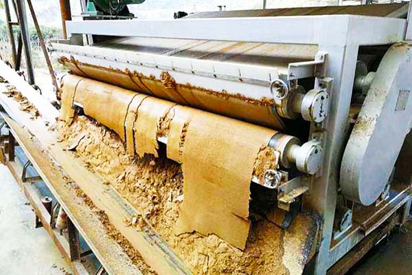 泥漿脫水機的運行參數(shù)與泥餅含水率